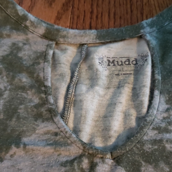 2 for 10 Green Tye-dye High-Low Short sleeve shirt - Picture 2 of 2